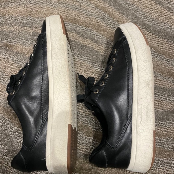 Kizik Women’s Vegas sz 7 - Picture 2 of 6